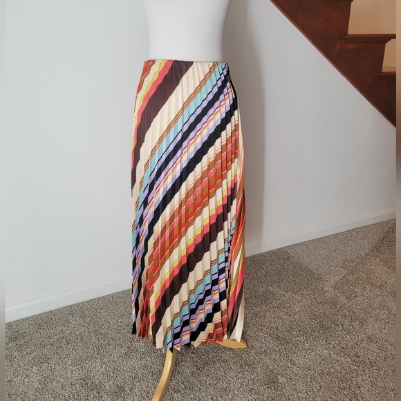 On 34th Womans Pleated Maxi Skirt Size M New - Picture 4 of 5